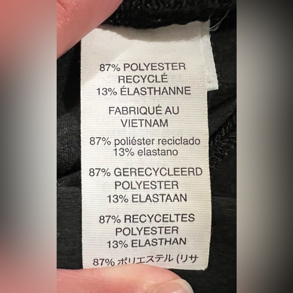 LIKE NEW Vuori Clean Elevation Shorty 6" High Rise Activewear Shorts Yoga Gym - Picture 14 of 15